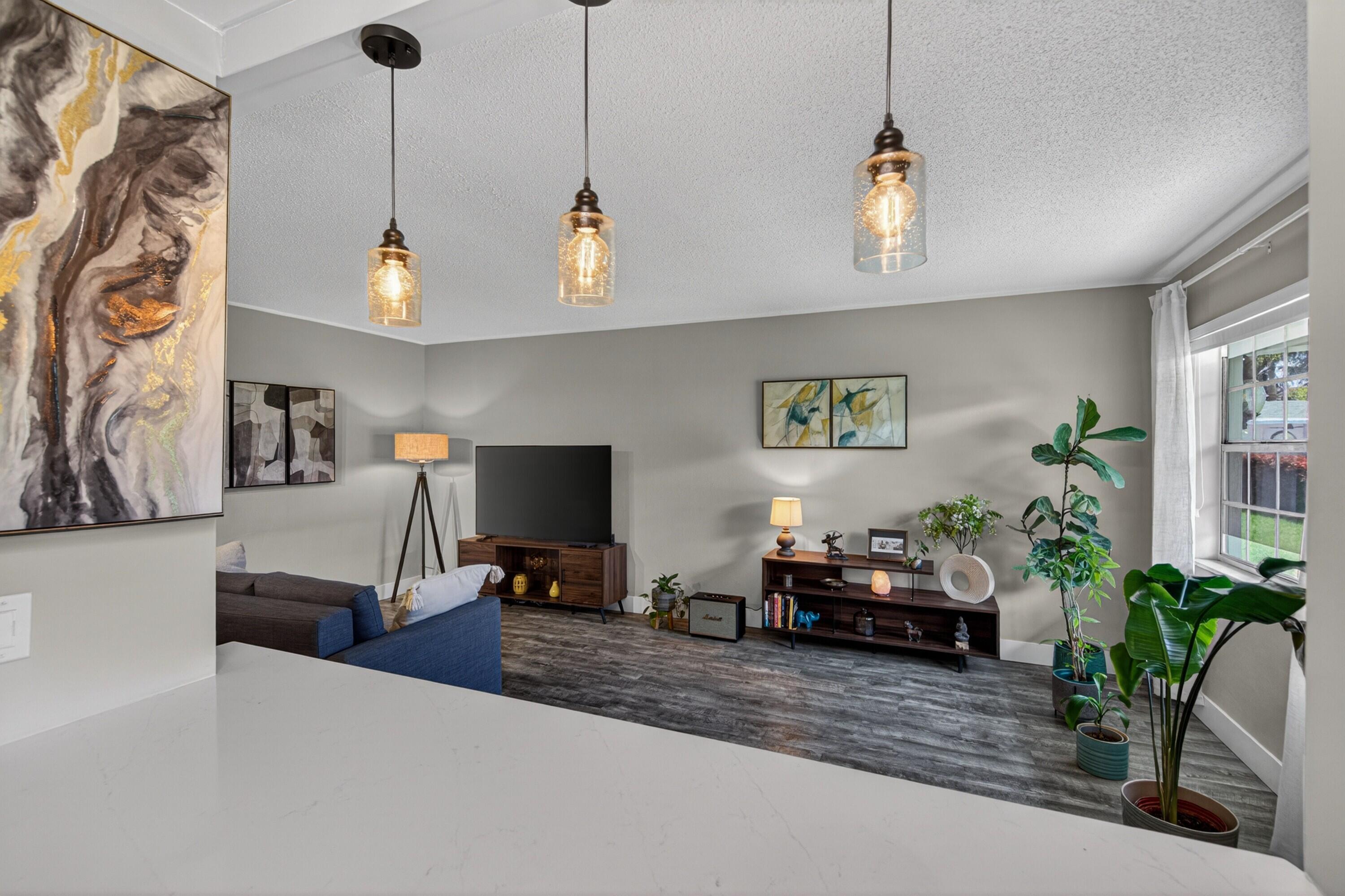 Image 3: Primary Living room 2-24