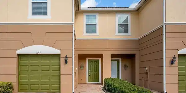 1069 Normandie Way
