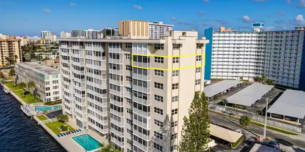 303 N Riverside Drive