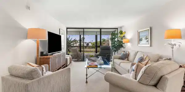 Image 3: 012-1605SouthUSHighway1-M1206-Jupiter-FL