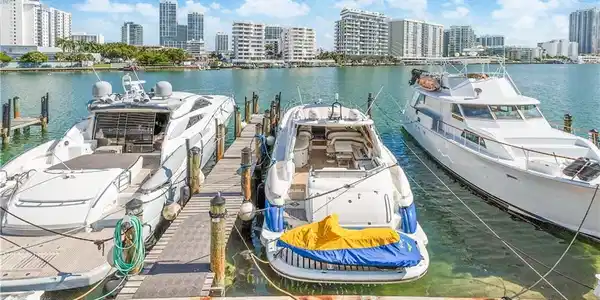 900 Bay Dr