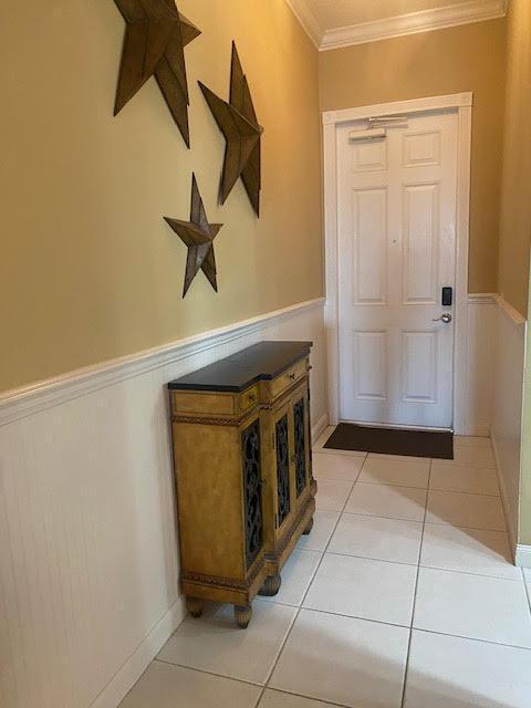 Image 3: Foyer
