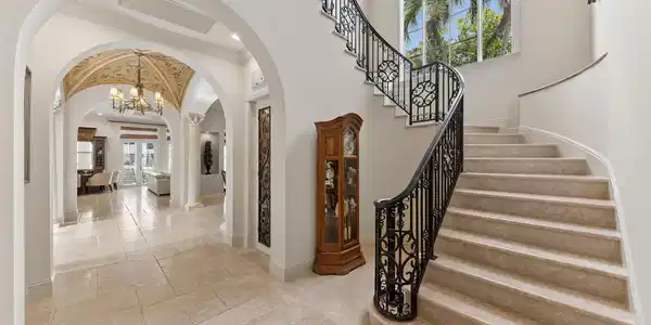 Image 2: Entryway