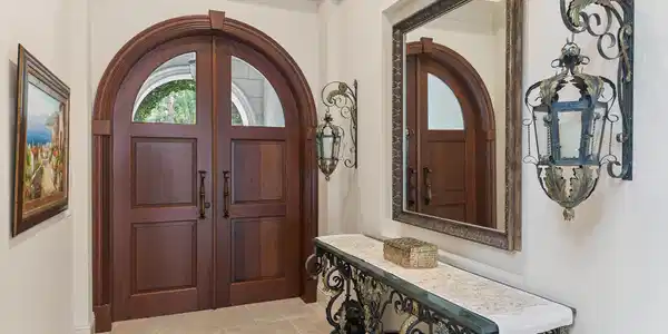 Image 3: Entryway