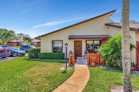 7917 SE Villa Circle