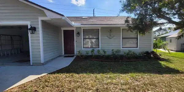 1453 SW Vizcaya Circle