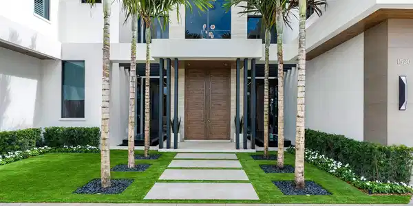 Image 4: 1520_Royal_Palm_Way_05