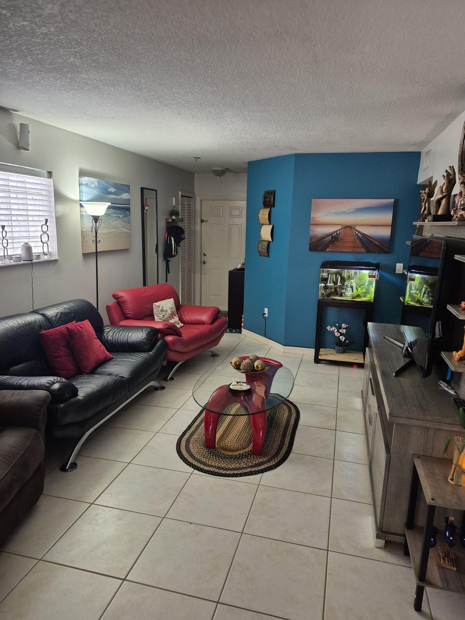 Image 2: 1-1270__se_27_th_living_room