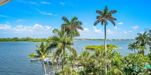 Image 3: View Fabulous Paradise