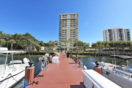 2121 N Ocean Boulevard