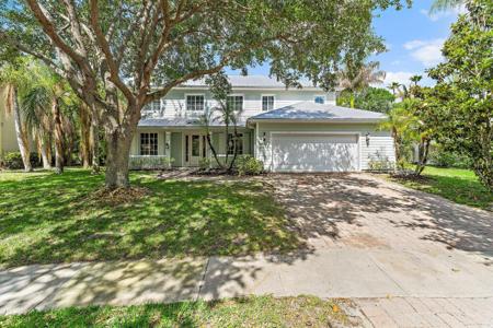 1138 SW Lighthouse Drive