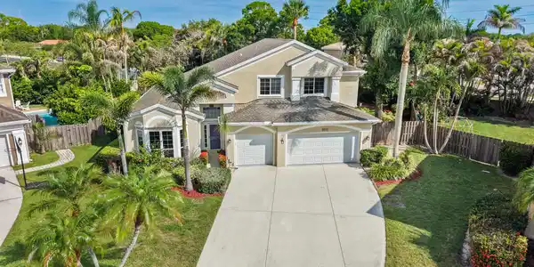 3070 SW Captiva Court