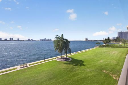 801 Lake Shore Drive