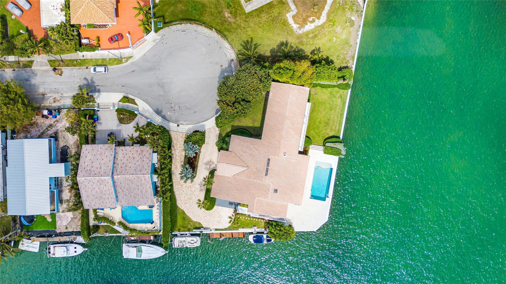 Image 2: Cul de Sac SE Bayfront Point Lot