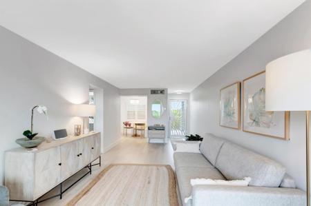 689 NE 6th Court