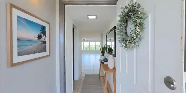 Image 3: Entrance1