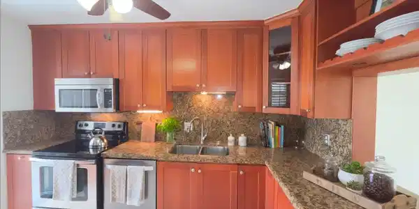 Image 4: Kitchen