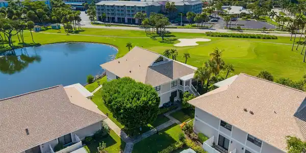 333 NE GOLFVIEW Circle