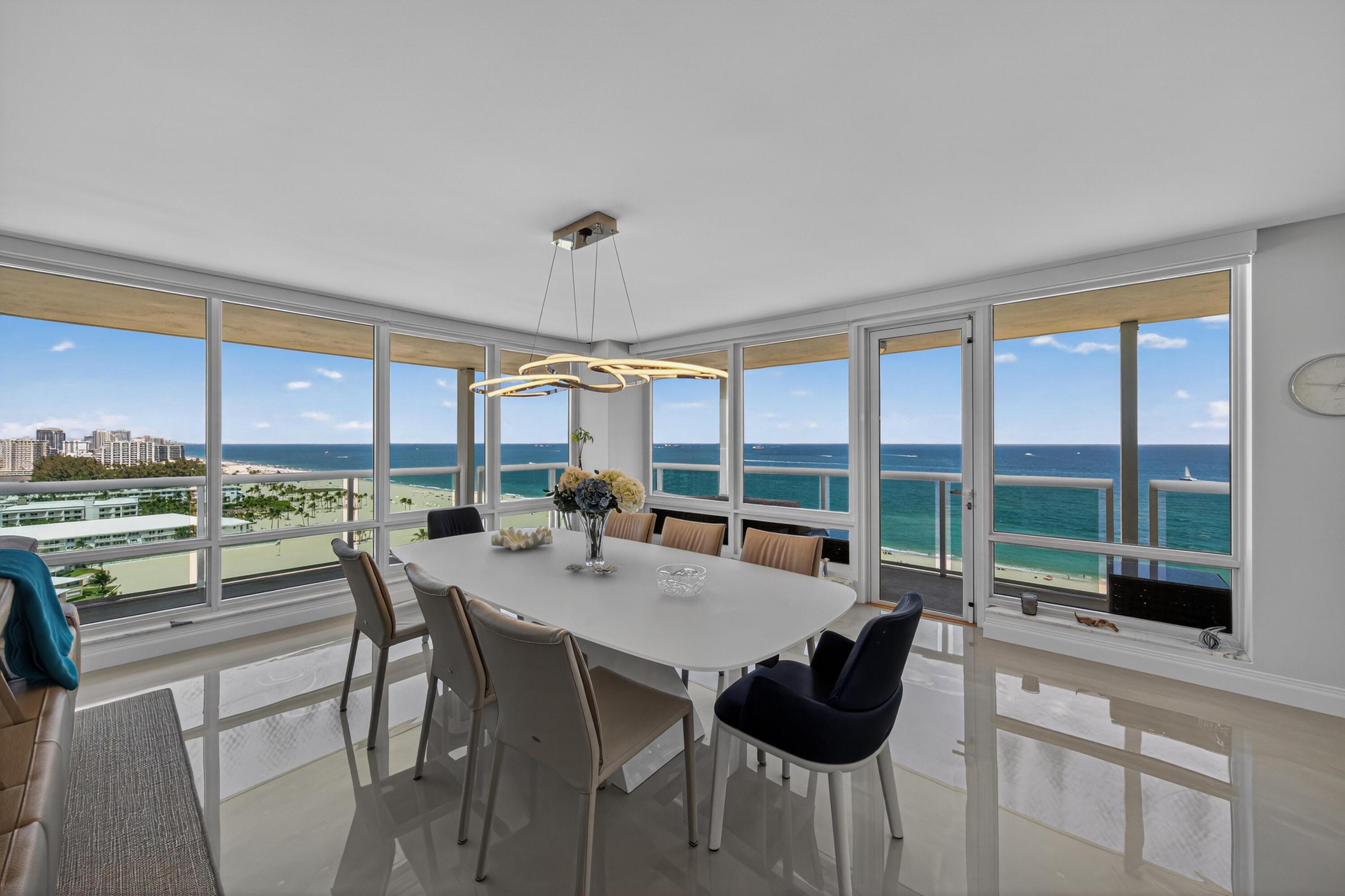 Image 4: Huge Living Room / Dining room with breathtaking v
