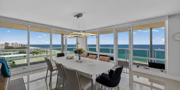 Image 4: Huge Living Room / Dining room with breathtaking v