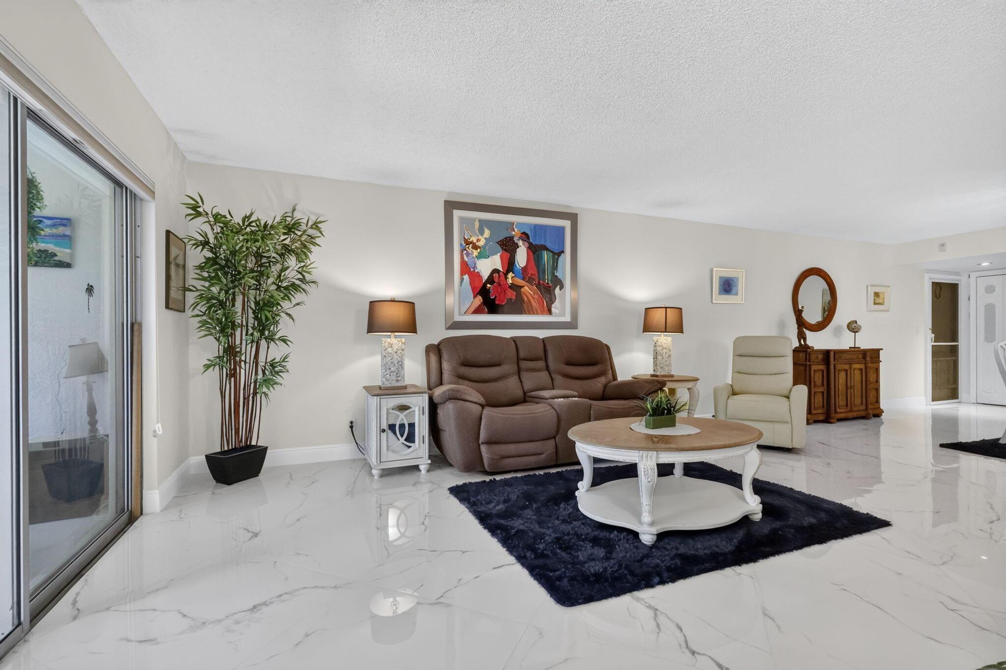 Image 2: LIVING ROOM
