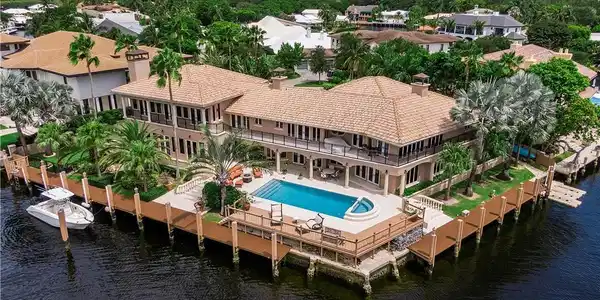 101 Compass Ln