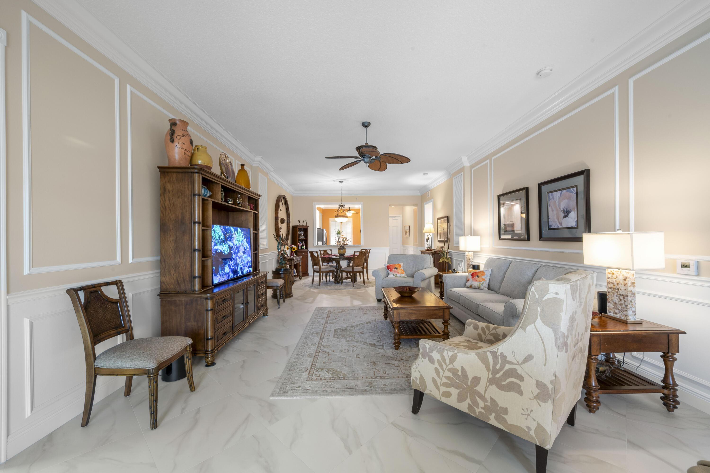 Image 2: Living Room/Dining Room