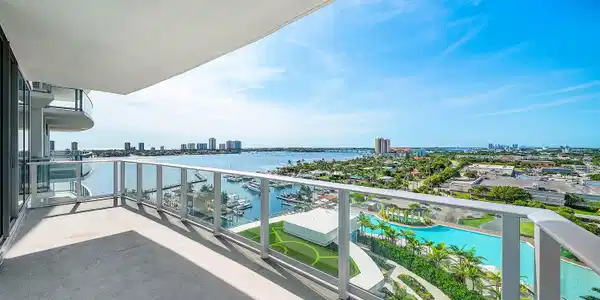 Image 2: 033-220LakeShoreDrive-1107-LakePark-FL-3