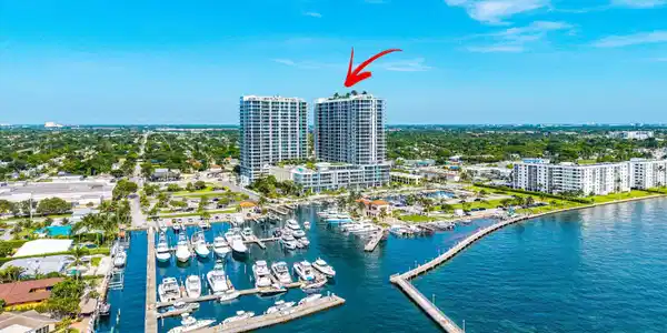 Image 3: 039-220LakeShoreDrive-1107-LakePark-FL-3