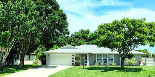 1602 SE Holiday Road