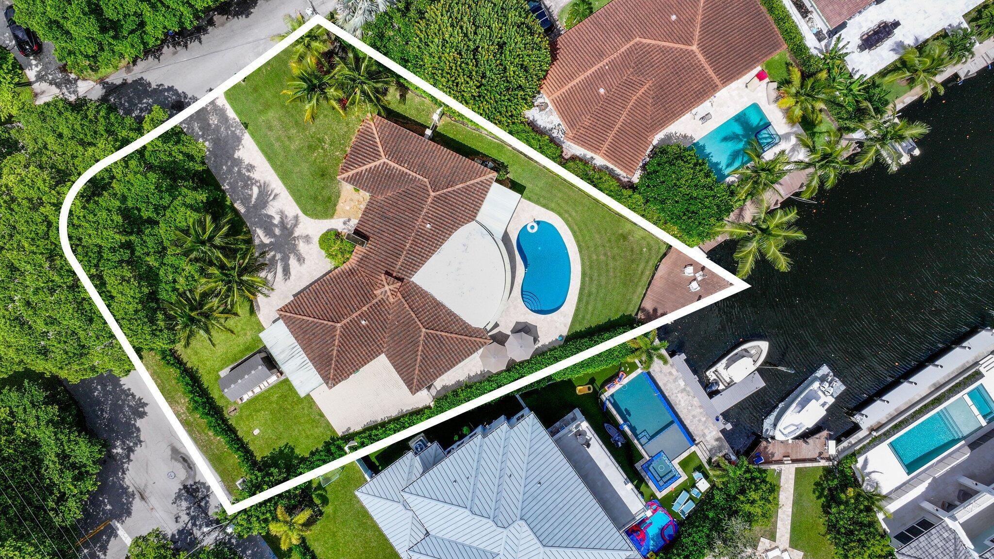 Image 4: 910 Banyan Drive - 3.jpg-SMALL