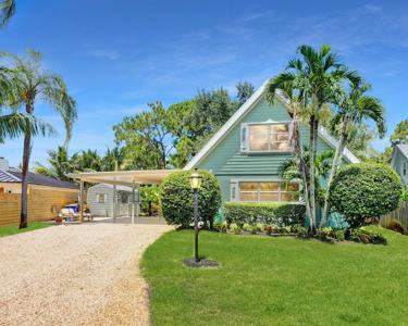 1407 SW Peninsula Lane
