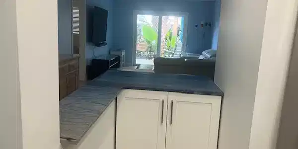 Image 4: Kitchen