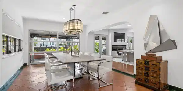 Image 2: 48-Bertanzetti-325 Coconut Isles Dr-6-2