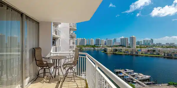 18061 Biscayne Blvd