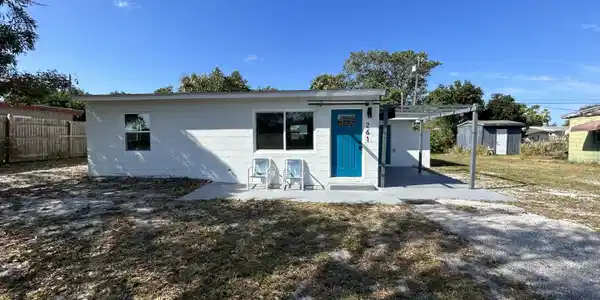 261 6th Court SW