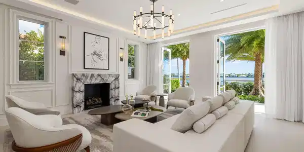 Image 4: Living Room