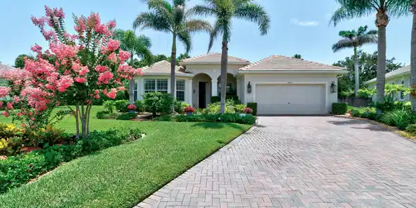 4241 Diamond Square