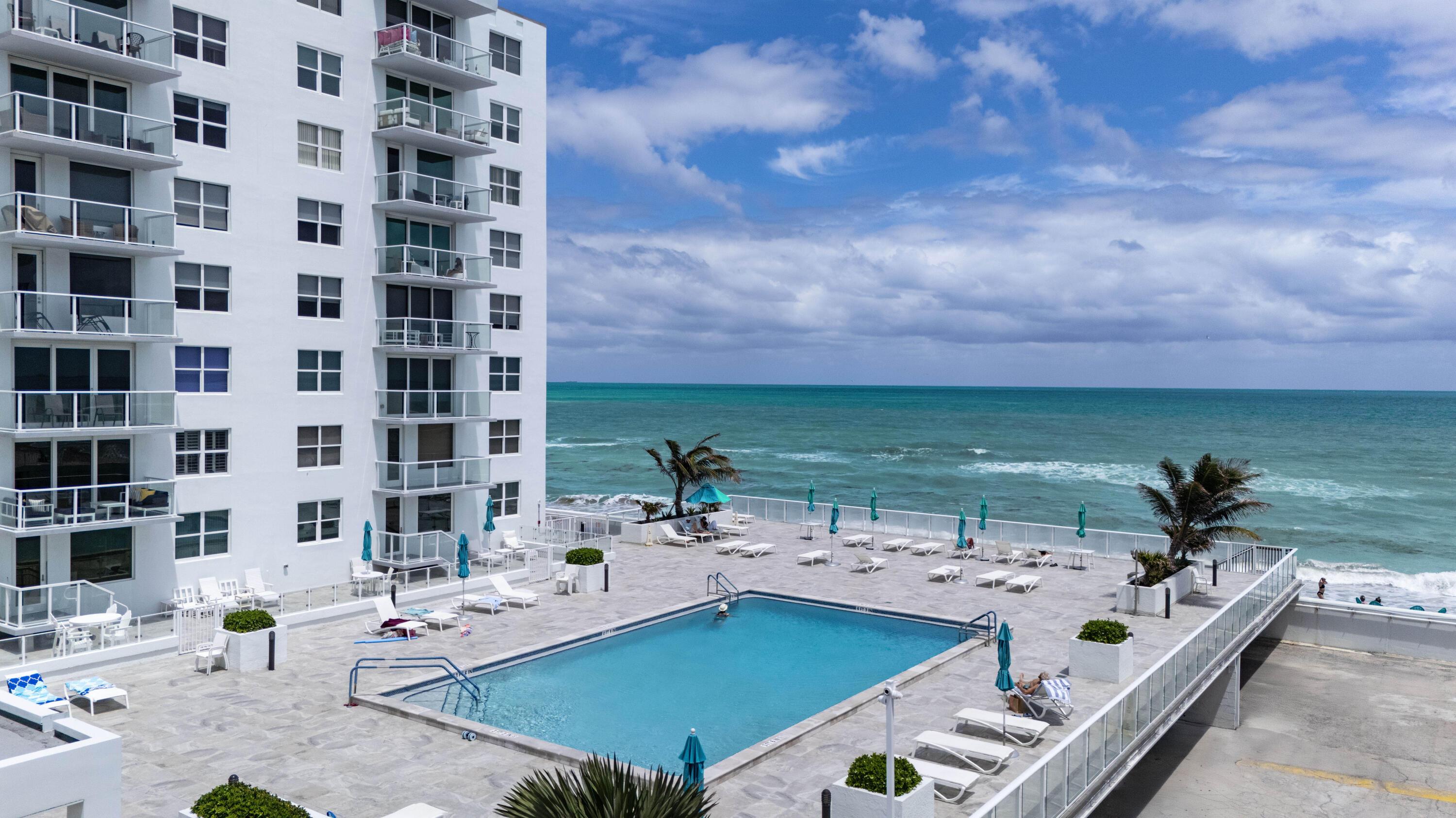 Image 4: Oceanfront Condo