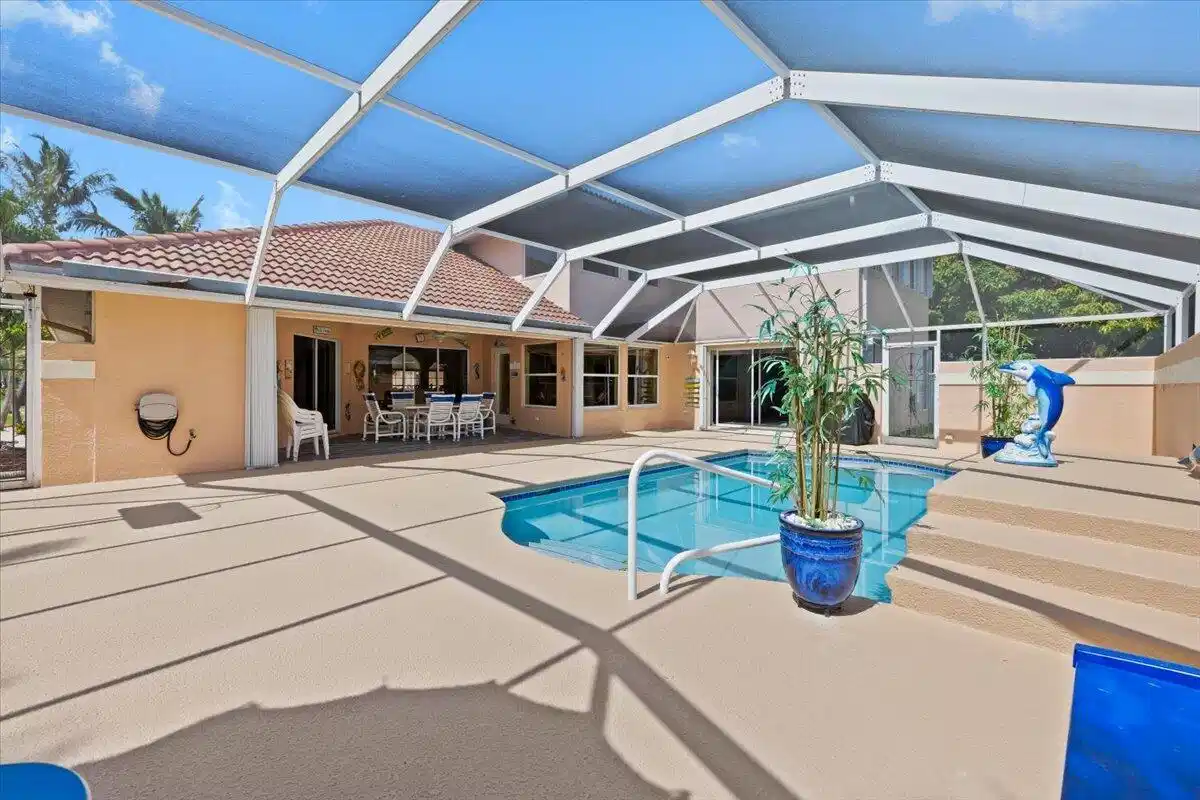 Image 1: Pool