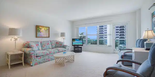 Image 4: living room