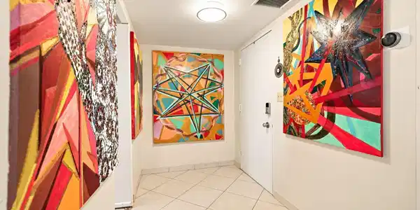 Image 4: Foyer