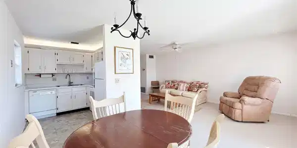 102 Royal Oak Dr