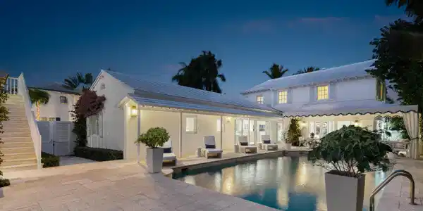 Image 4: Pool Evening