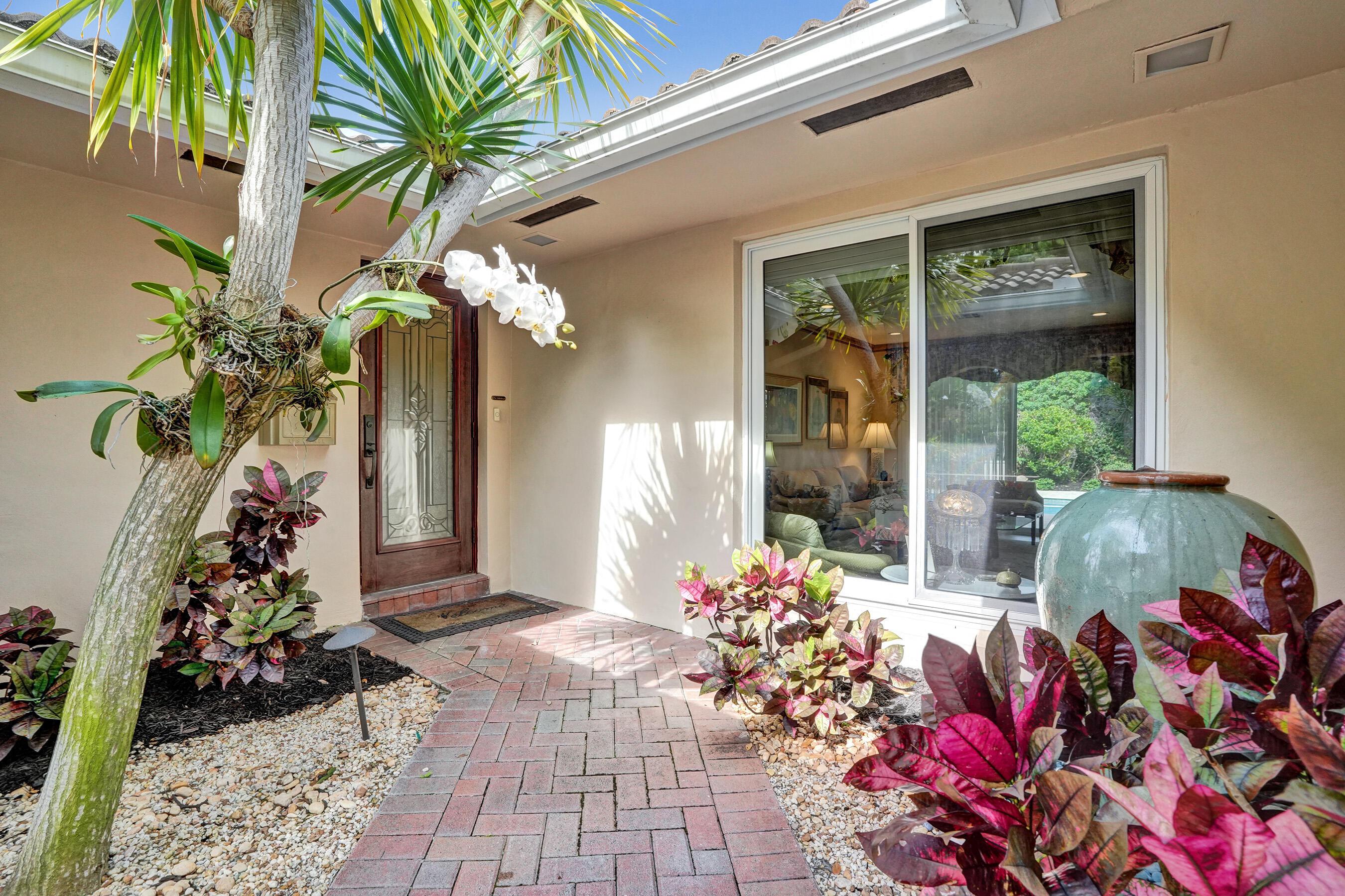 Image 3: Front courtyard/entrance