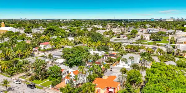 Image 2: 427 37th Street-10