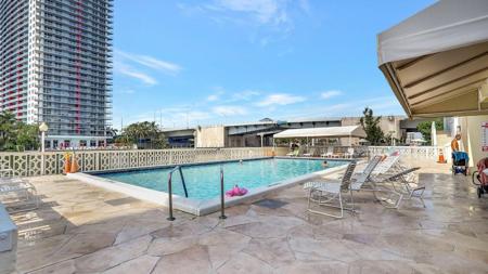 1825 S Ocean Dr Drive
