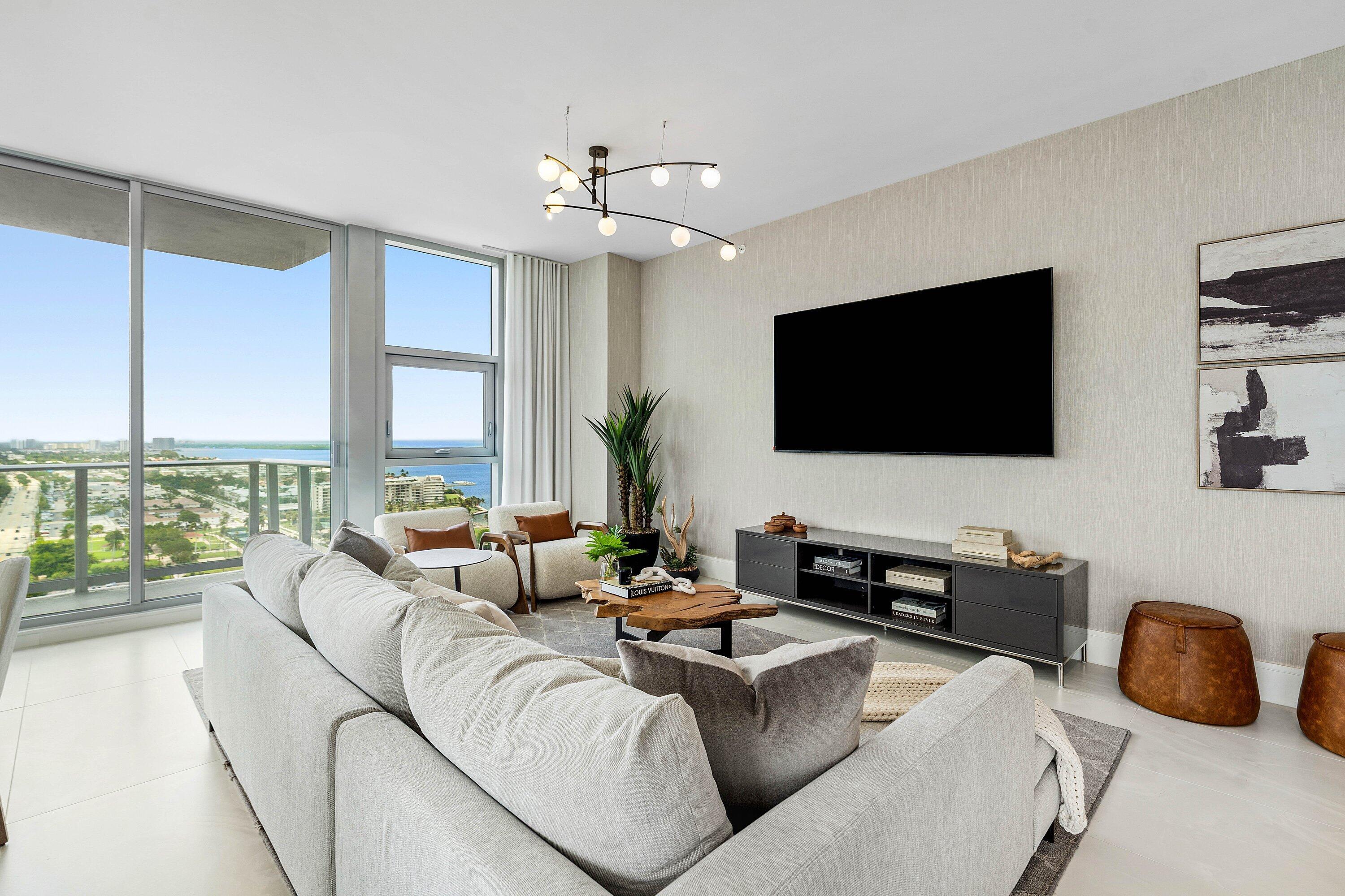 Image 2: 017-220LakeShoreDrive-2123-LakePark-FL-3