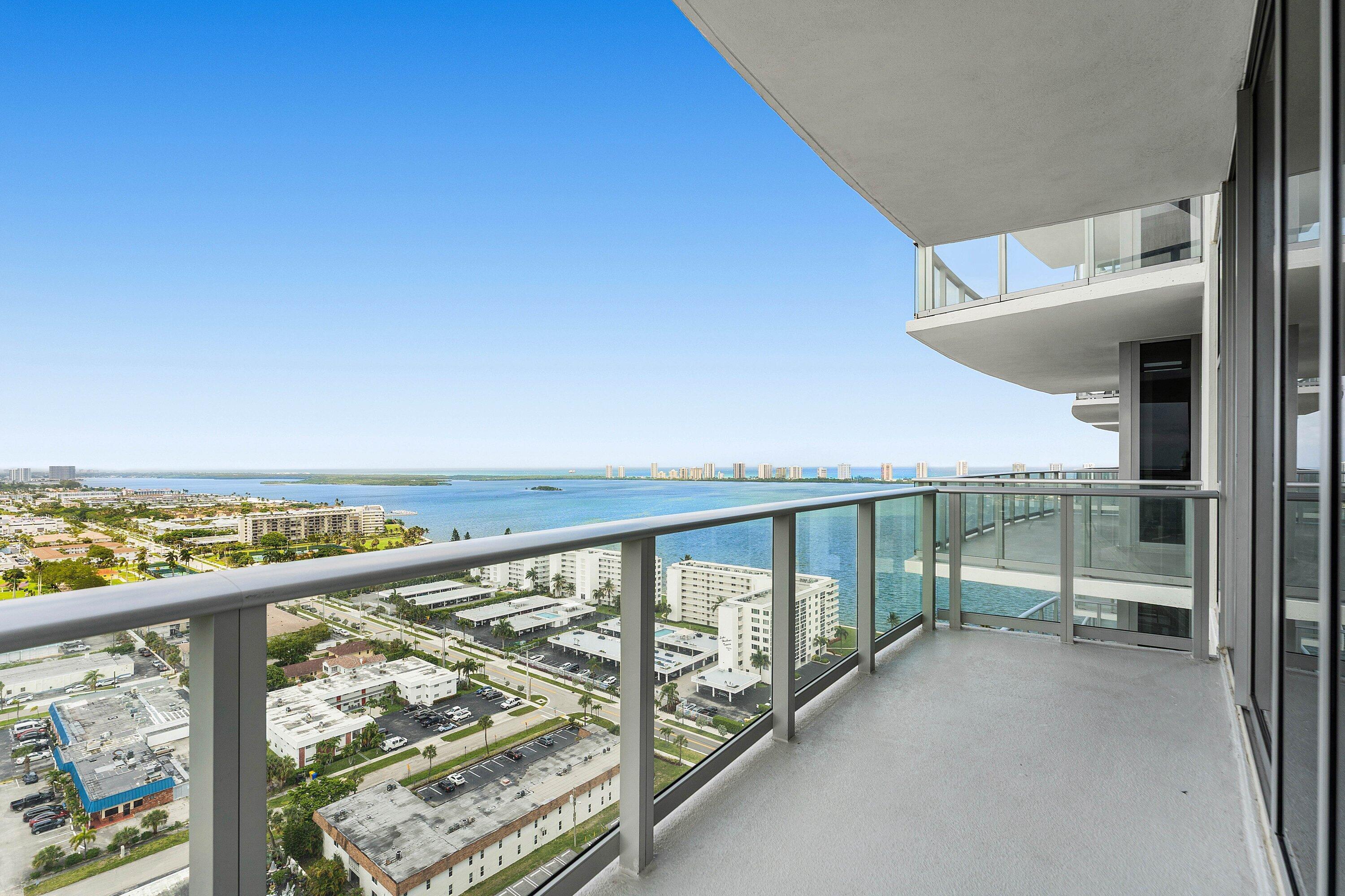 Image 3: 015-220LakeShoreDrive-2123-LakePark-FL-3