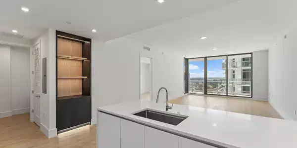 Image 3: 038-220LakeShoreDr-1219-WestPalmBeach-SM